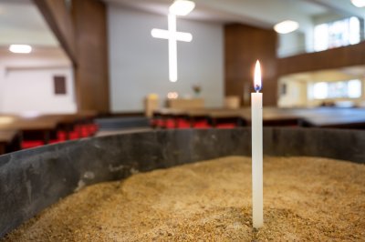 Kerzenbecken in der Pauluskirche Kerzenbecken in der Pauluskirche